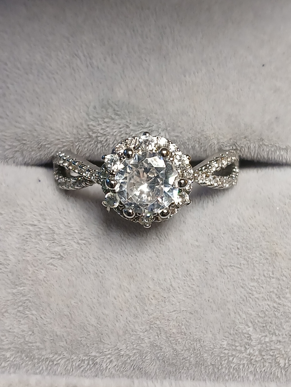 925 Sterling Silver Moissanite Diamond Halo Engagement Ring Size 7 New S925